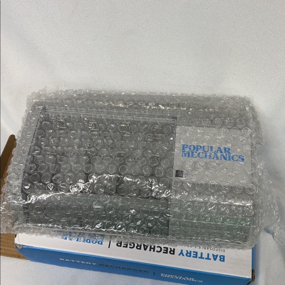 Popular Mechanics Battery Recharger disposable & rechargeable battery charger - Picture 8 of 14